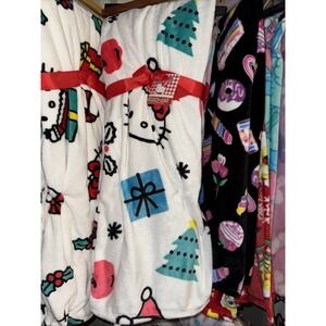 NWT Hello Kitty Cherry Bow Christmas Plush Throw Blanket 60"x70" White Pink New